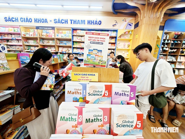 Sở GD-ĐT TP.HCM nói gì khi phụ huynh 'vật vã' tìm mua sách giáo khoa? - Ảnh 3.