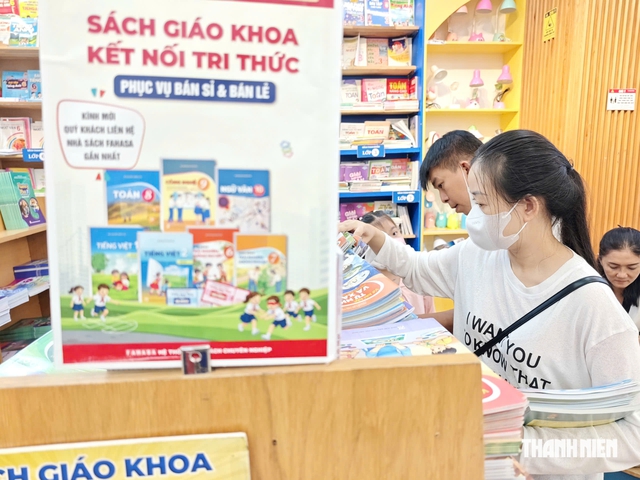 Sở GD-ĐT TP.HCM nói gì khi phụ huynh 'vật vã' tìm mua sách giáo khoa? - Ảnh 4.