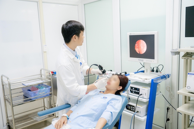 Đau đầu dai dẳng sau mổ xoang, người phụ nữ ph&aacute;t hiện ổ mủ s&aacute;t s&agrave;n sọ - Ảnh 4.