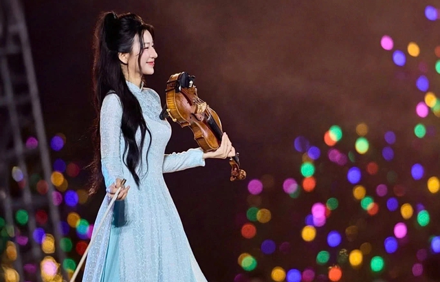 'Hot girl violin' giành học bổng 200.000 USD năm 16 tuổi giờ ra sao? - Ảnh 1.