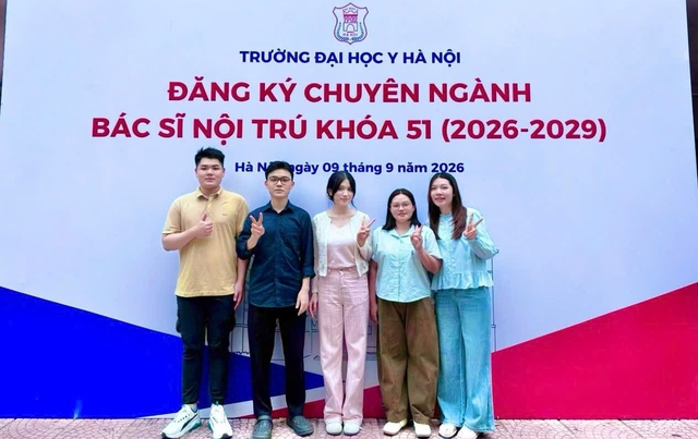 Nam sinh 10 năm cõng bạn đỗ bác sĩ nội trú Y Hà Nội