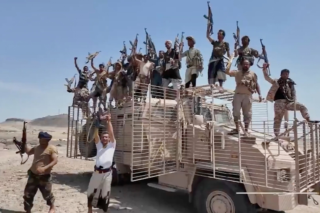 &Ocirc;ng Trump n&oacute;i Houthi đề nghị Mỹ kh&ocirc;ng can thiệp xung đột - Ảnh 2.