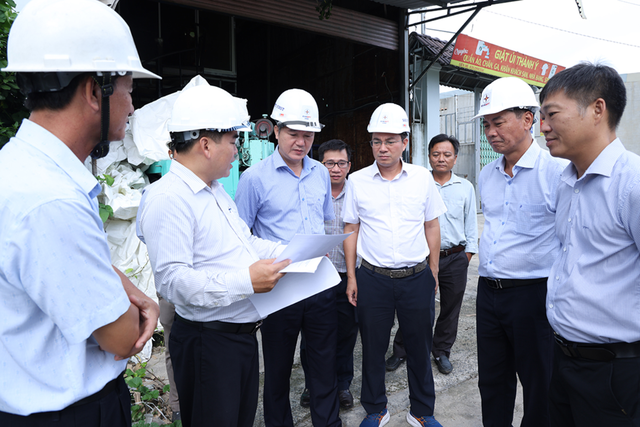 L&atilde;nh đạo EVNNPT kiểm tra, đ&ocirc;n đốc tiến độ 3 dự &aacute;n truyền tải điện ph&iacute;a Nam- Ảnh 1.