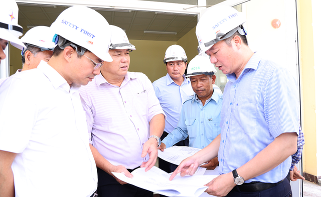 L&atilde;nh đạo EVNNPT kiểm tra, đ&ocirc;n đốc tiến độ 3 dự &aacute;n truyền tải điện ph&iacute;a Nam- Ảnh 3.