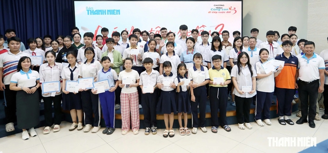 Khi nỗi nhớ mẹ, nhớ ba ướt nhòe trang giấy- Ảnh 1.