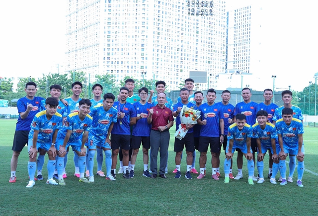 U.23 Việt Nam vắng 8 cầu thủ, vẫn miệt m&agrave;i tập luyện đến s&aacute;t giờ ra s&acirc;n bay sang Nhật Bản- Ảnh 9.
