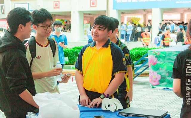 Hội trại trường THPT, nơi học sinh lớp 9 chuẩn bị cho 'hành trình vào lớp 10' - Ảnh 2.