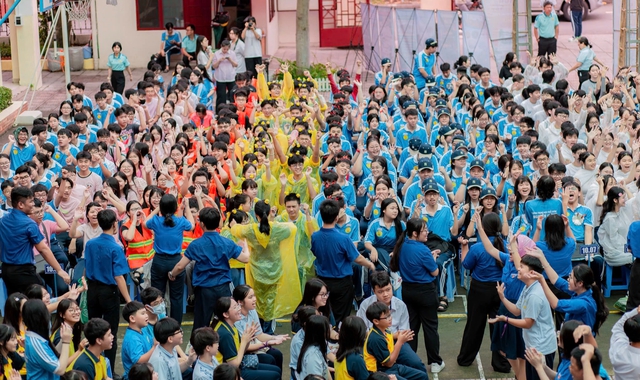 Hội trại trường THPT, nơi học sinh lớp 9 chuẩn bị cho 'hành trình vào lớp 10' - Ảnh 1.