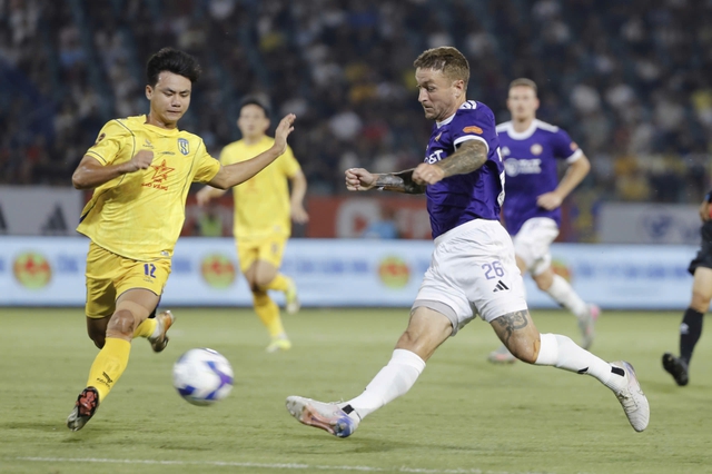 Hà Nội thua tan nát SLNA tỷ số không tưởng 1-4: Trận đấu thảm họa, ghế HLV Kewell 'rung lắc' dữ dội- Ảnh 3.