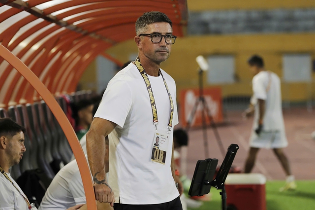 HLV Kewell chua chát ‘thật khó chấp nhận khi Hà Nội thua quá nặng’, HLV Văn Sỹ Sơn sung sướng tột độ- Ảnh 1.