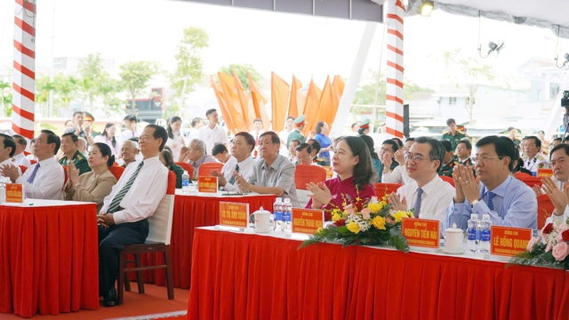 Phó chủ tịch nước Võ Thị Ánh Xuân dự Ngày truyền thống lực lượng vũ trang An Giang- Ảnh 2.