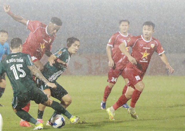 Bảng xếp hạng V-League mới nhất: HAGL trám chỗ Hà Nội đứng chót bảng, bất ngờ với đội đứng nhì- Ảnh 2.