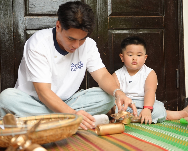 Lê Dương Bảo Lâm, Thành Trung, Huy R hồi ức tuổi thơ xúc động mùa trung thu - Ảnh 1.