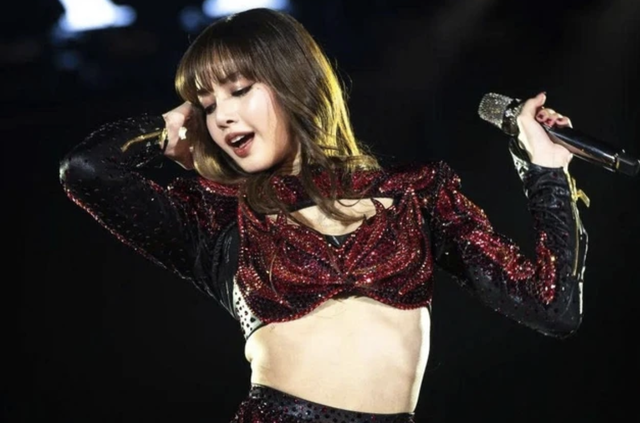 Lisa (BlackPink): Từ thần tượng K-pop đến nghệ sĩ đa năng - Ảnh 2.