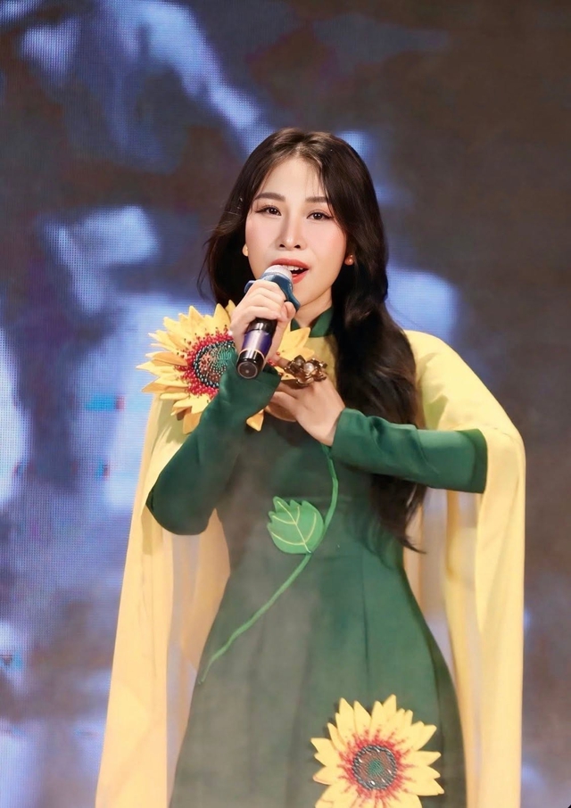 Ca sĩ Tánh Linh: Điều còn lại sau tất cả là...tình người - Ảnh 1.