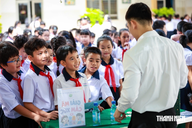 Hiệu trưởng, hiệu phó làm giáo viên sau sáp nhập: Sao không được nghỉ hưu trước tuổi?- Ảnh 1.
