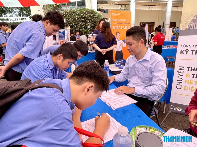 Nhiều doanh nghiệp tuyển dụng sinh viên mới tốt nghiệp lương trên dưới 20 triệu đồng/tháng - Ảnh 2.