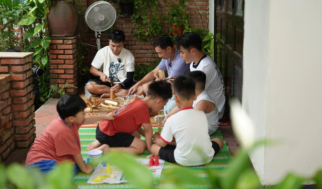 Lê Dương Bảo Lâm, Thành Trung, Huy R hồi ức tuổi thơ xúc động mùa trung thu - Ảnh 2.
