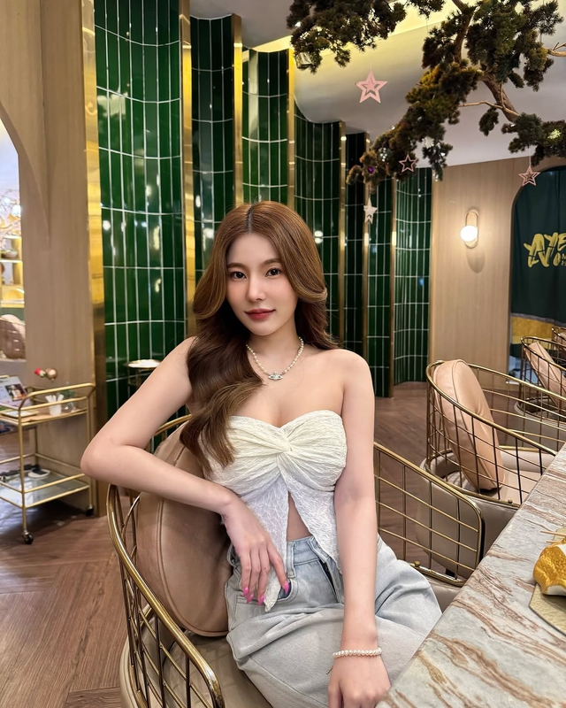 &Aacute;o c&uacute;p ngực khoe trọn c&aacute; t&iacute;nh ng&agrave;y đầu thu - Ảnh 1.