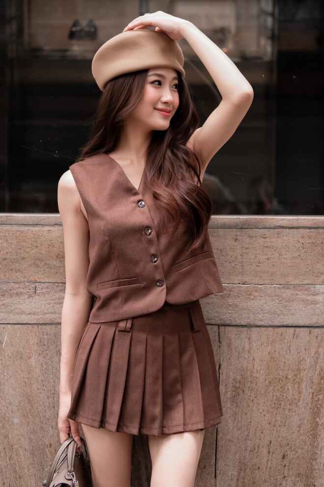 Công thức diện áo gile tôn dáng mà không lo bị 'đứng tuổi' - Ảnh 3.