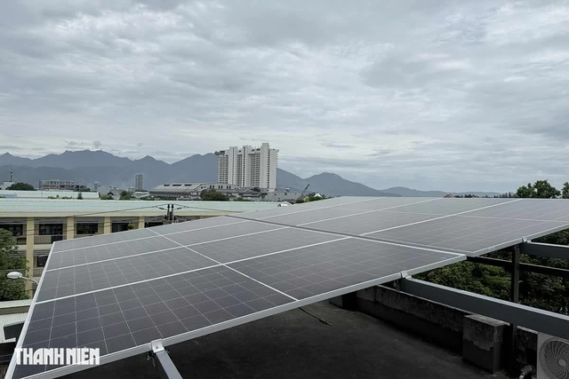 Lắp pin mặt trời nên quay về hướng nào để tạo ra nhiều điện nhất? - Ảnh 1.