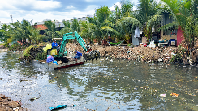 Người d&acirc;n T&acirc;y Nha Trang bất ngờ khi những d&ograve;ng s&ocirc;ng 'b&egrave;o' được khơi th&ocirc;ng - Ảnh 3.