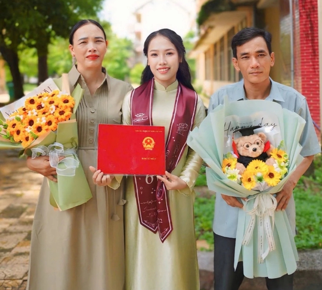 Từ lời dặn của bà ngoại, nữ sinh tốt nghiệp đại học loại xuất sắc - Ảnh 3.
