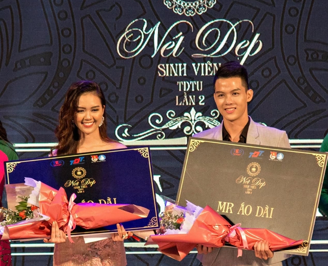 Sau 7 năm yêu, nam vương 'chốt đơn' á khôi bằng màn cầu hôn bất ngờ - Ảnh 1.