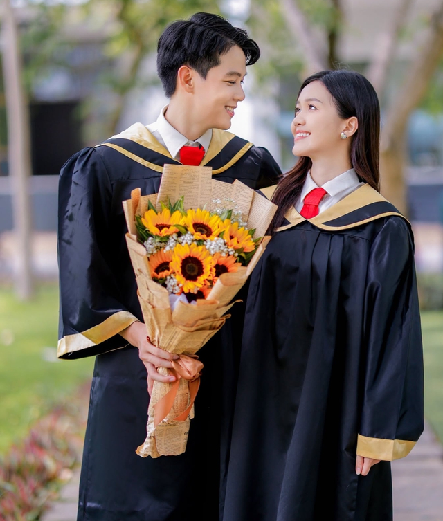 Sau 7 năm yêu, nam vương 'chốt đơn' á khôi bằng màn cầu hôn bất ngờ - Ảnh 2.