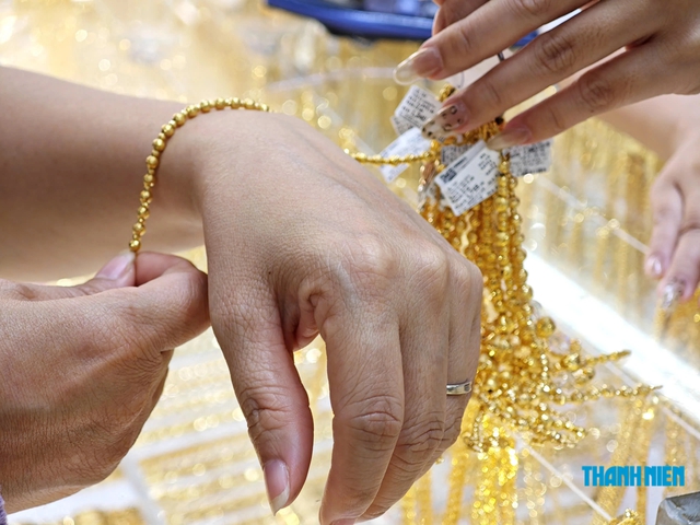 Gi&aacute; v&agrave;ng trong nước gia tăng mức đắt đỏ- Ảnh 1.