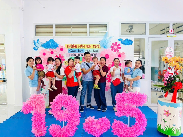 Cuộc hội ngộ đặc biệt sau mấy chục năm: Từ trẻ mầm non giờ thành ba mẹ - Ảnh 13.