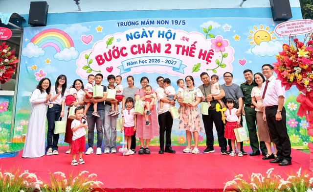 Cuộc hội ngộ đặc biệt sau mấy chục năm: Từ trẻ mầm non giờ thành ba mẹ - Ảnh 3.