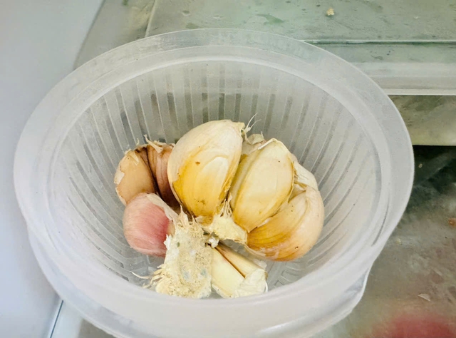 Chuyên gia chỉ cách bảo quản hành tỏi không mốc, mọc mầm? - Ảnh 1.