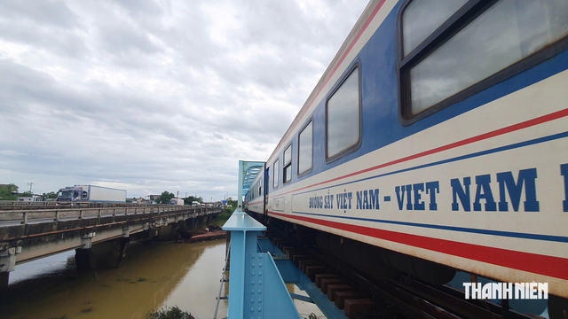 S&agrave; lan mắc kẹt ở cầu đường sắt Mỹ Ch&aacute;nh: Xem x&eacute;t tr&aacute;ch nhiệm h&igrave;nh sự nếu c&oacute; vi phạm- Ảnh 2.