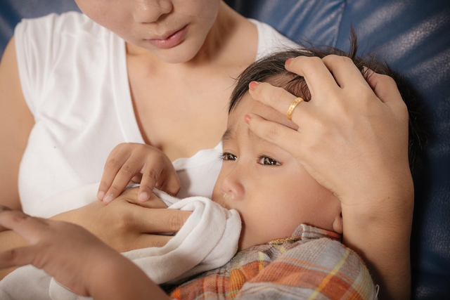 Trẻ hay ốm vặt, nên làm gì để tăng sức đề kháng tự nhiên?- Ảnh 1.