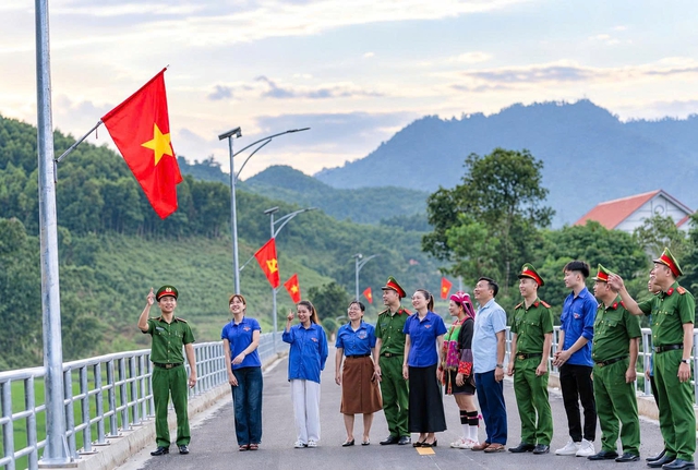 Tuổi trẻ Quảng Ninh d&ugrave;ng AI kể c&acirc;u chuyện th&agrave;nh phố mới- Ảnh 1.