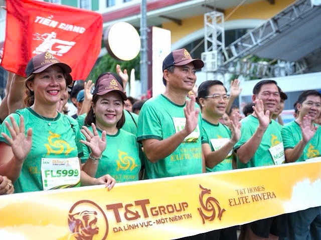 Lãnh đạo tỉnh lan tỏa tinh thần sống khỏe tại T&T Group Marathon Vĩnh Long - Ảnh 2.
