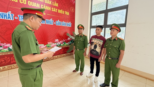 Bắt giam quản l&yacute; tiệm cầm đồ chiếm đoạt 129 triệu đồng - Ảnh 1.