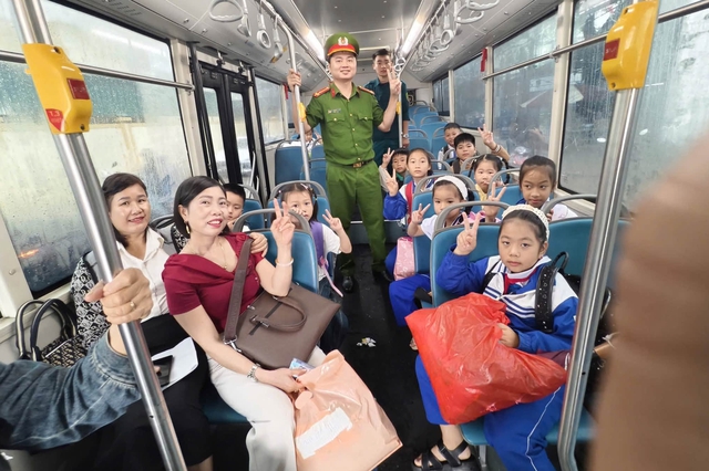 139 học sinh tiểu học ở Nghệ An vẫn chưa đến trường v&igrave; x&oacute;a điểm trường lẻ - Ảnh 2.