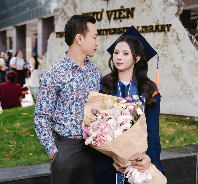 Cẩm Ly bật khóc khi được bạn trai cầu hôn ngay ngày nhận bằng thạc sĩ - Ảnh 2.