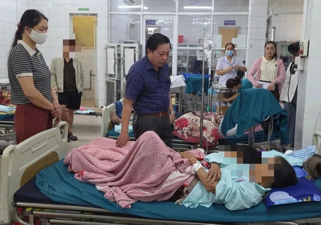 Quảng Trị: Hơn 40 người có biểu hiện ngộ độc sau khi ăn bánh mì - Ảnh 1.