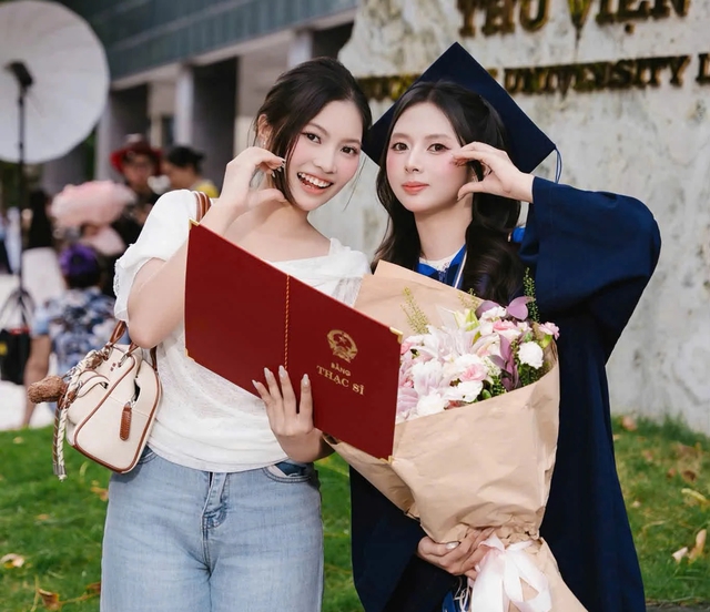 Cẩm Ly bật khóc khi được bạn trai cầu hôn ngay ngày nhận bằng thạc sĩ - Ảnh 5.