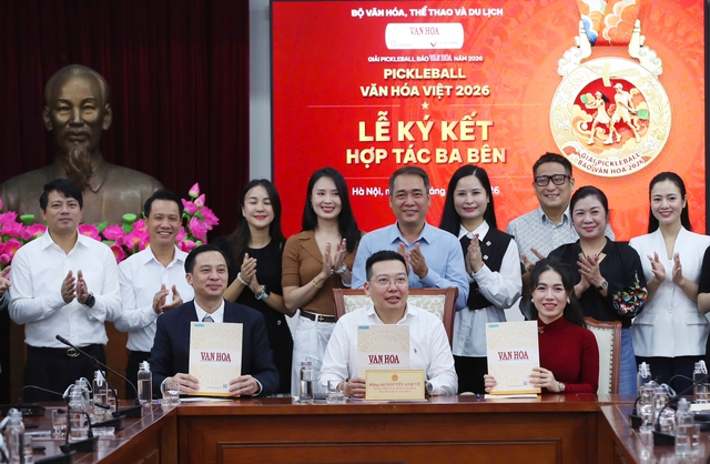 MC Minh Tiệp v&agrave; d&agrave;n nghệ sĩ nổi tiếng tham gia giải pickleball Văn h&oacute;a Việt- Ảnh 3.