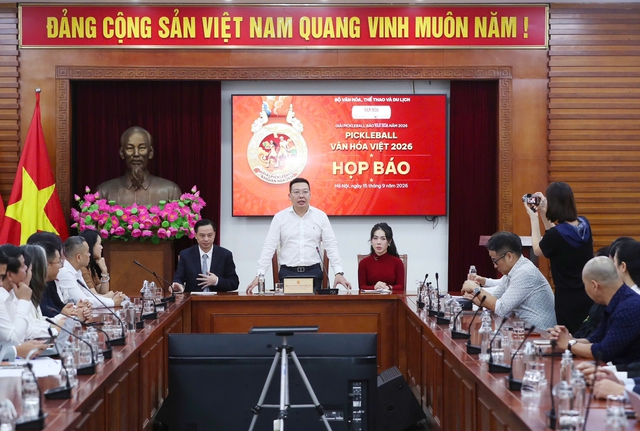 MC Minh Tiệp v&agrave; d&agrave;n nghệ sĩ nổi tiếng tham gia giải pickleball Văn h&oacute;a Việt- Ảnh 1.