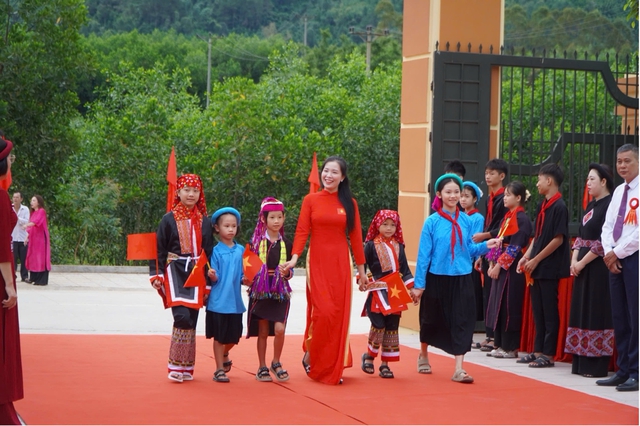 Để học sinh vùng cao yên tâm đến lớp- Ảnh 1.