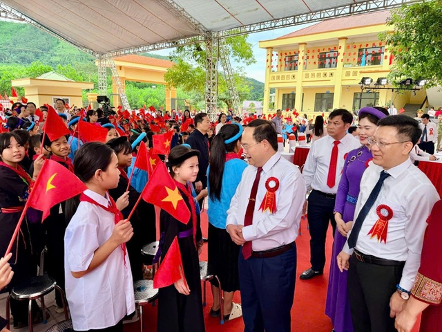 Để học sinh vùng cao yên tâm đến lớp- Ảnh 2.