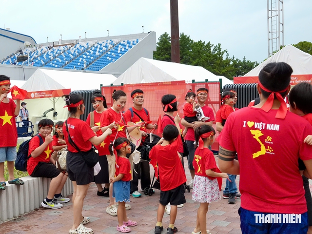 Đội mưa cổ vũ, kiều b&agrave;o Nhật Bản tin U.23 Việt Nam v&agrave;o tứ kết ASIAD 2026- Ảnh 8.