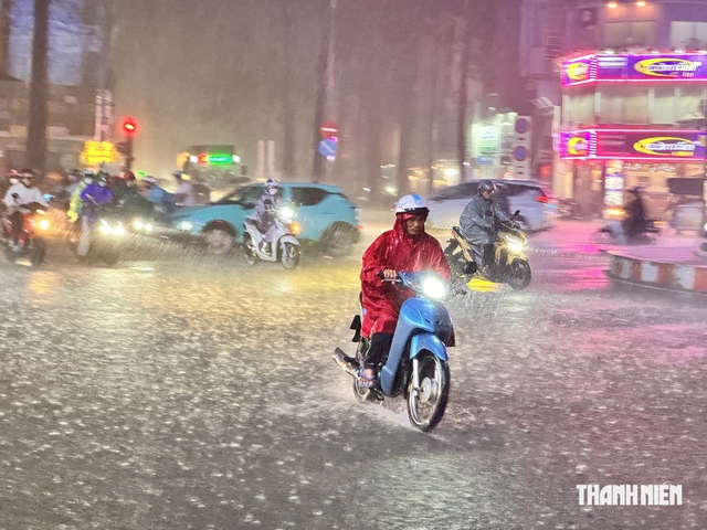 TP.HCM v&agrave; Nam bộ sắp đ&oacute;n đợt mưa lớn k&eacute;o d&agrave;i 5 ng&agrave;y- Ảnh 1.
