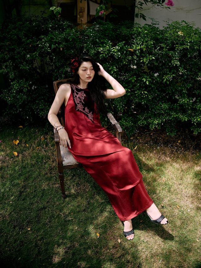 Đỏ burgundy -ngôi sao mới của tủ đồ thu đông - Ảnh 1.
