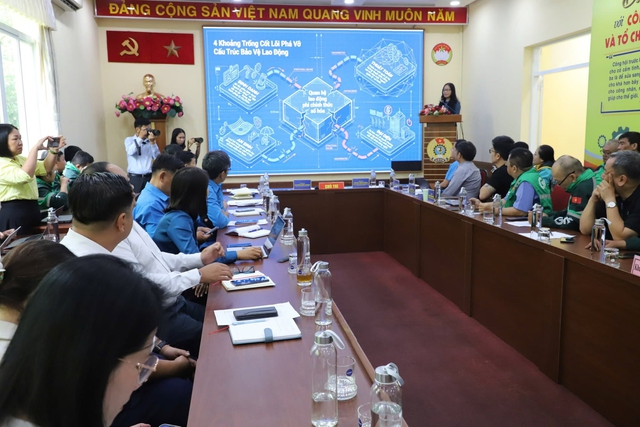Tài xế xe công nghệ 'bào sức' kiếm 15 triệu đồng/tháng: Mong muốn lớn nhất là gì? - Ảnh 1.